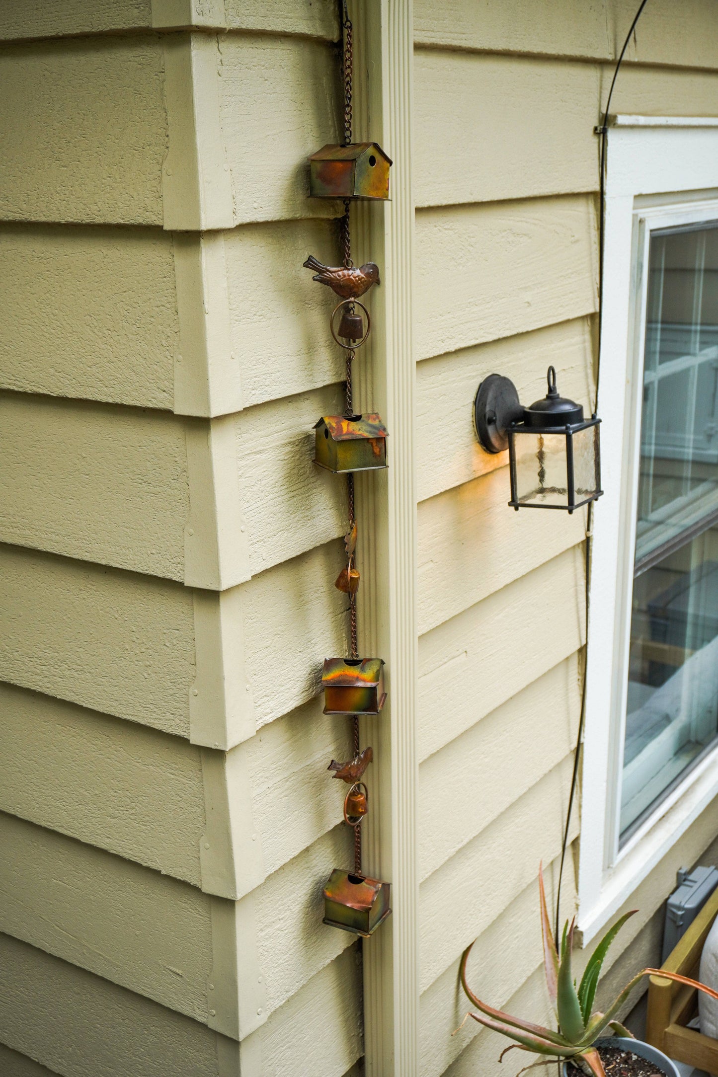 Happy Gardens - Bird House and Birds Garden Ornament