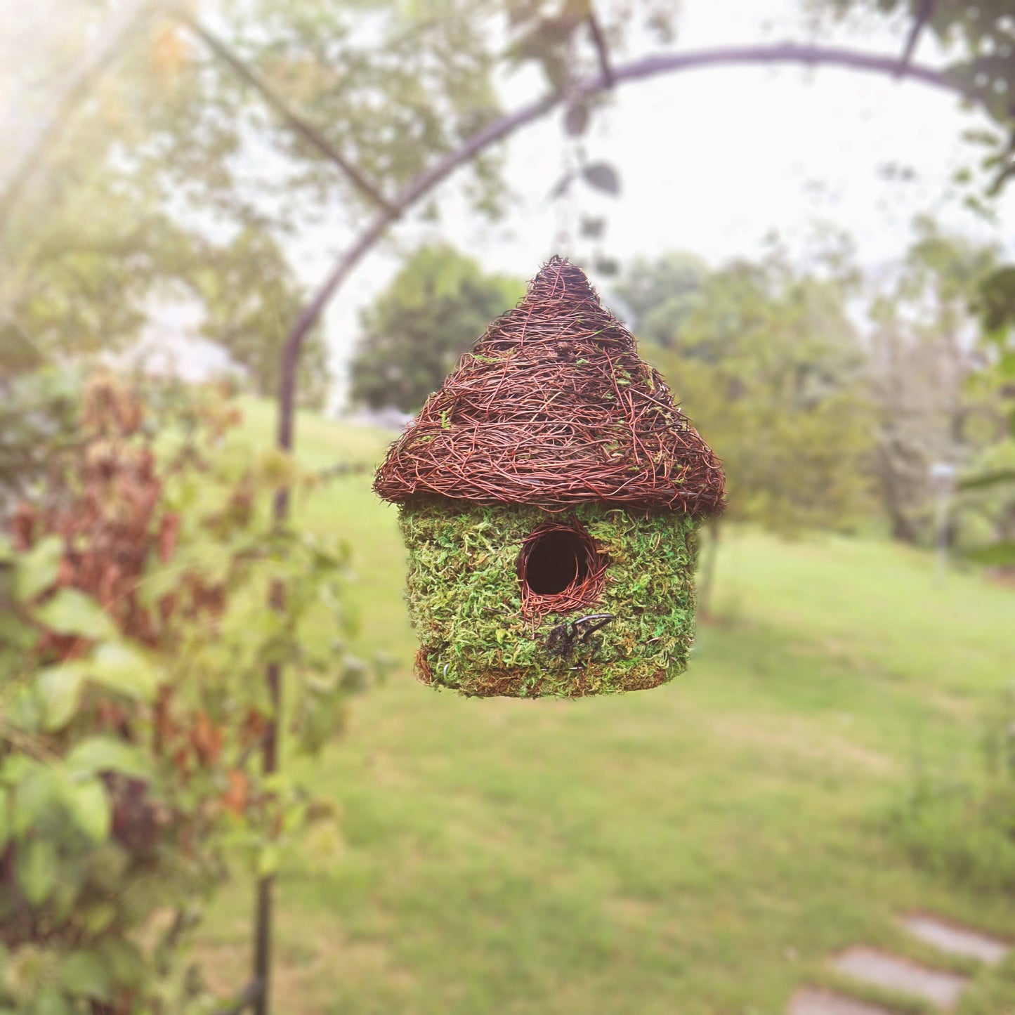 Woven Bungalow Moss Birdhouse - Happy Gardens