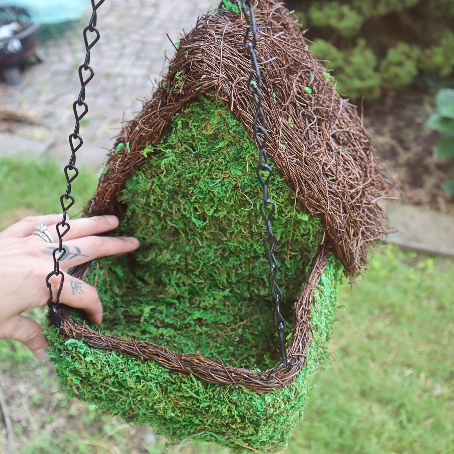 Woven Maison Plantable Moss Birdhouse - Happy Gardens