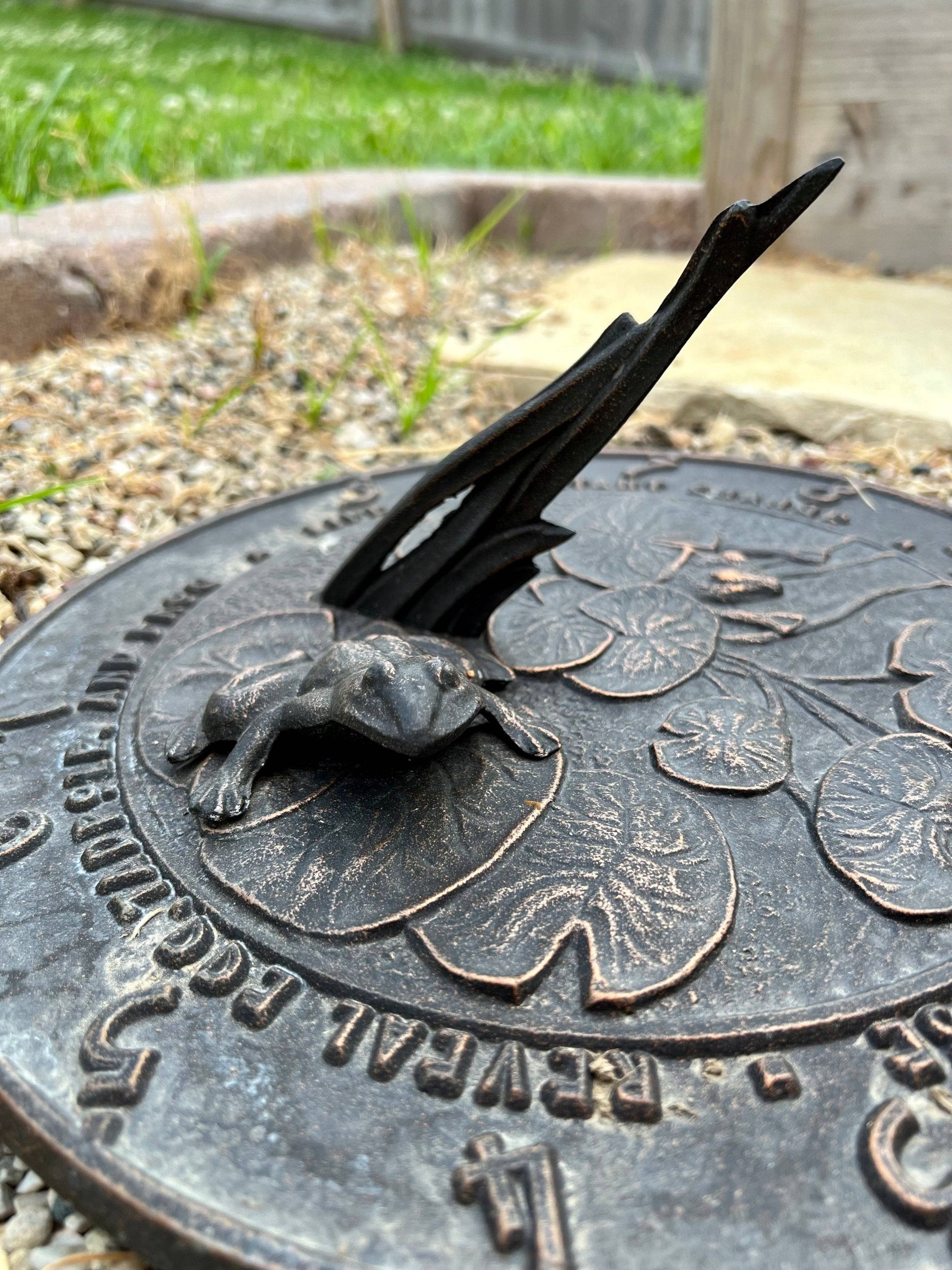 Aluminum Frog Sundial - Happy Gardens