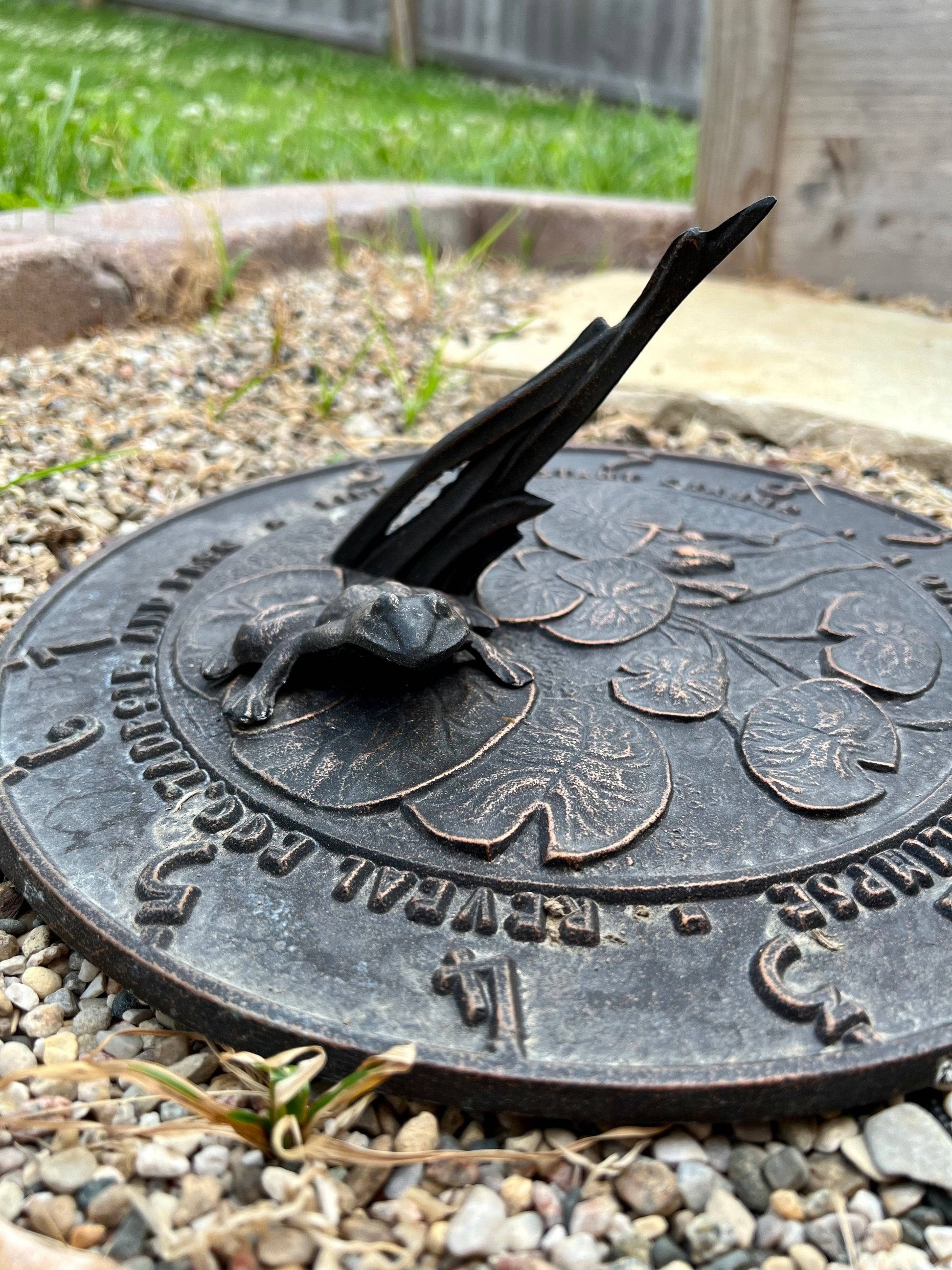 Aluminum Frog Sundial - Happy Gardens