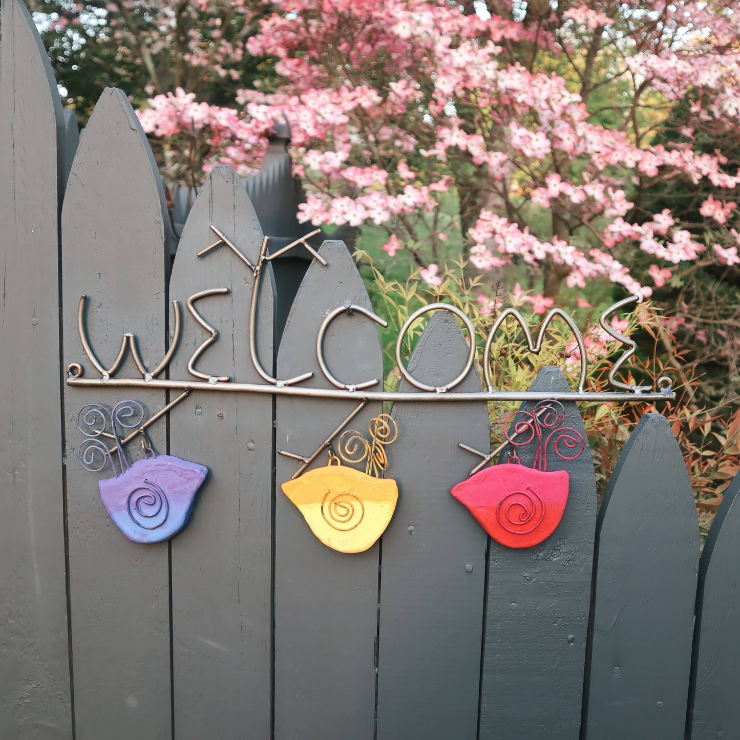 Happy Gardens - Swirly Bird Welcome Sign