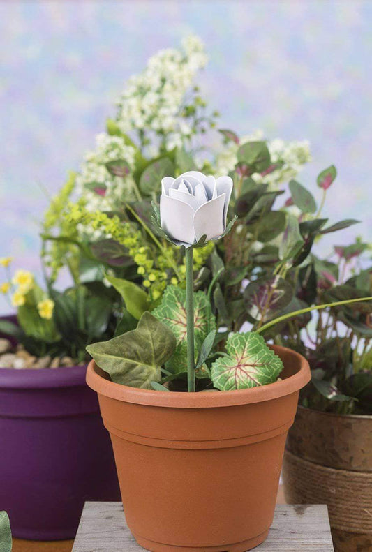 7 Best Pieces of White Garden Decor
