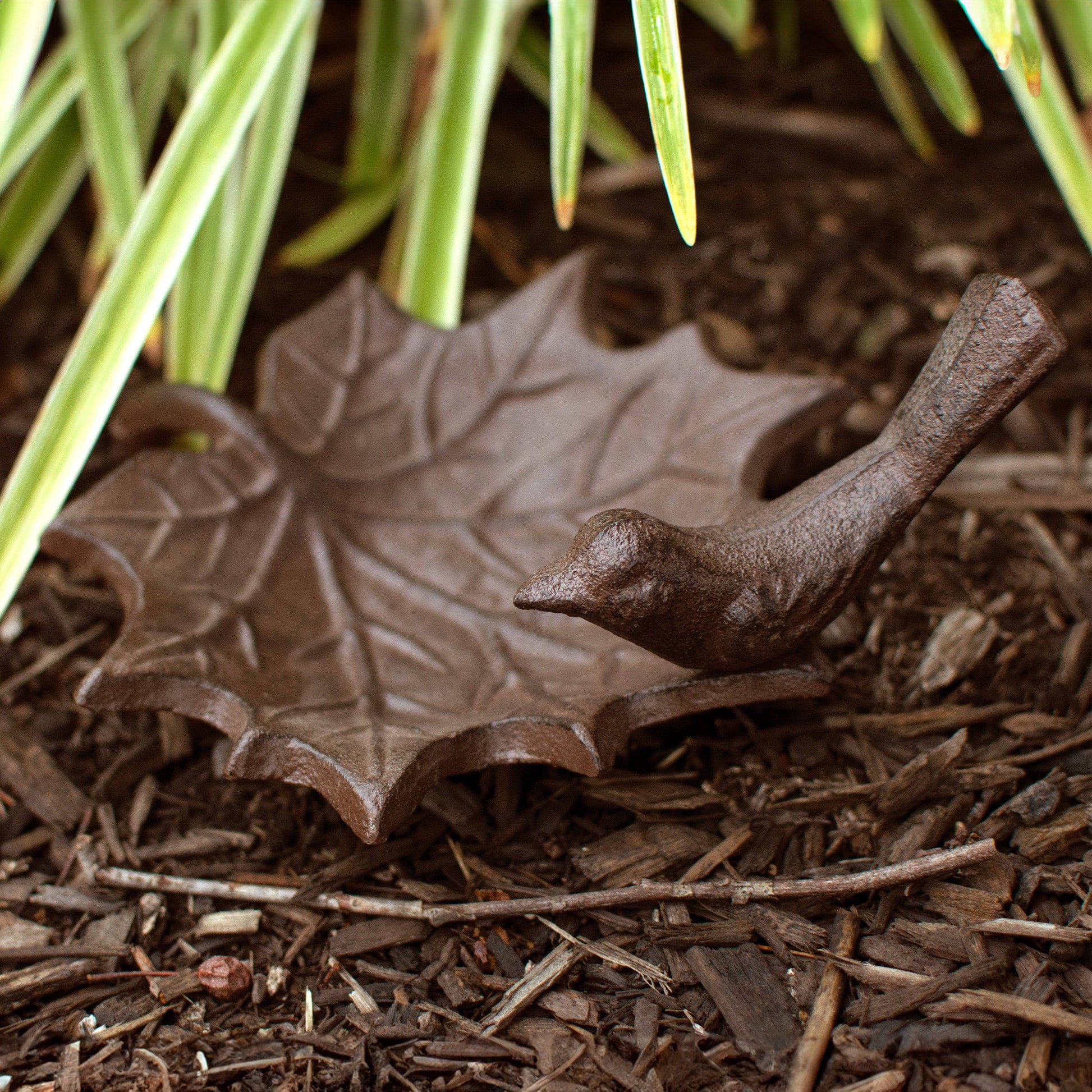 Small Maple Leaf Bird Bath - Happy Gardens