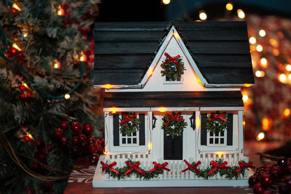 Holiday Birdhouse w/LED Lights