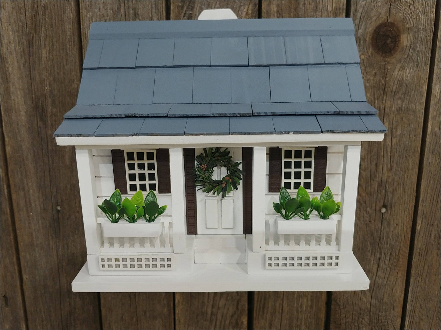 Lakeshore Birdhouse Cottage - Happy Gardens