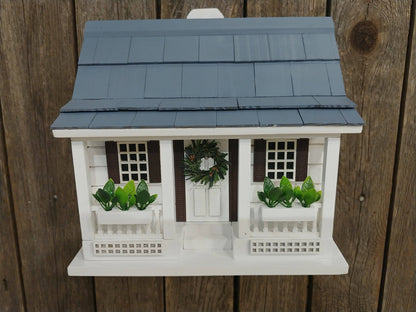 Lakeshore Birdhouse Cottage - Happy Gardens