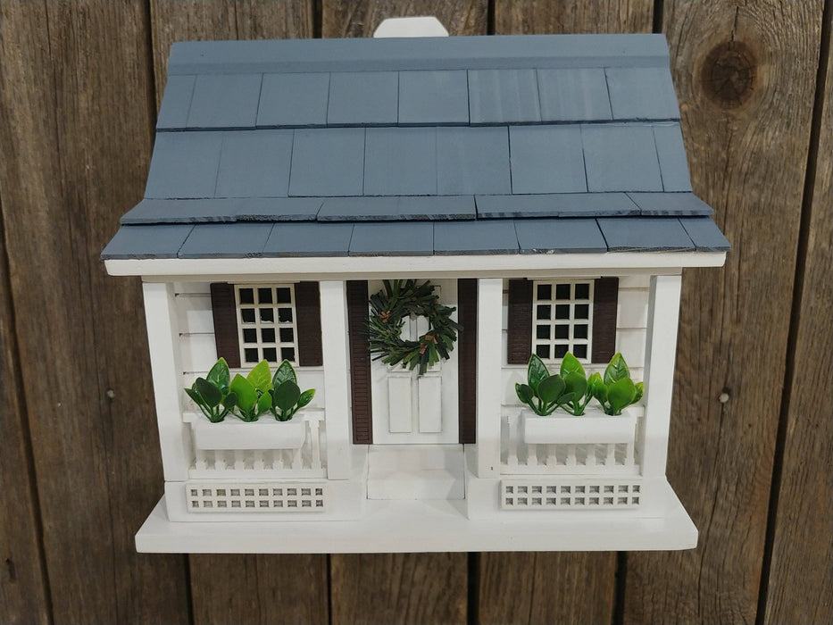 Lakeshore Birdhouse Cottage - Happy Gardens