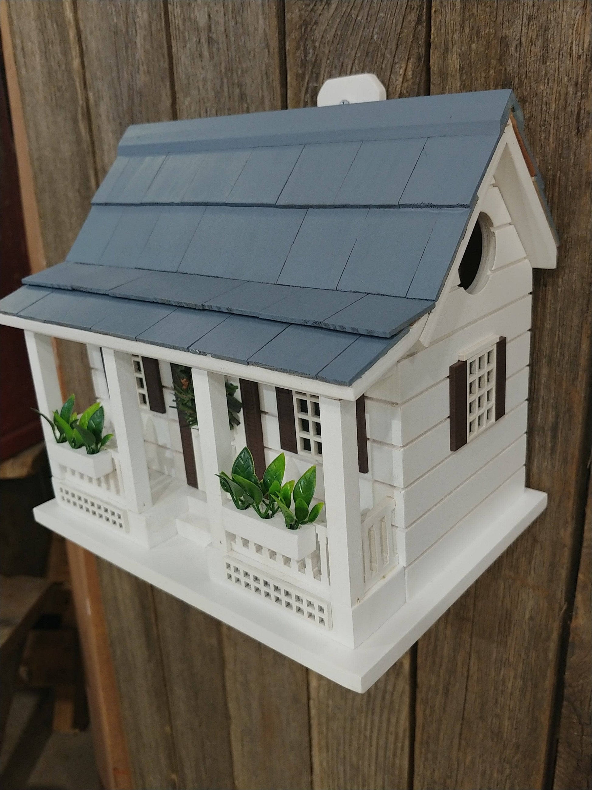 Lakeshore Birdhouse Cottage - Happy Gardens