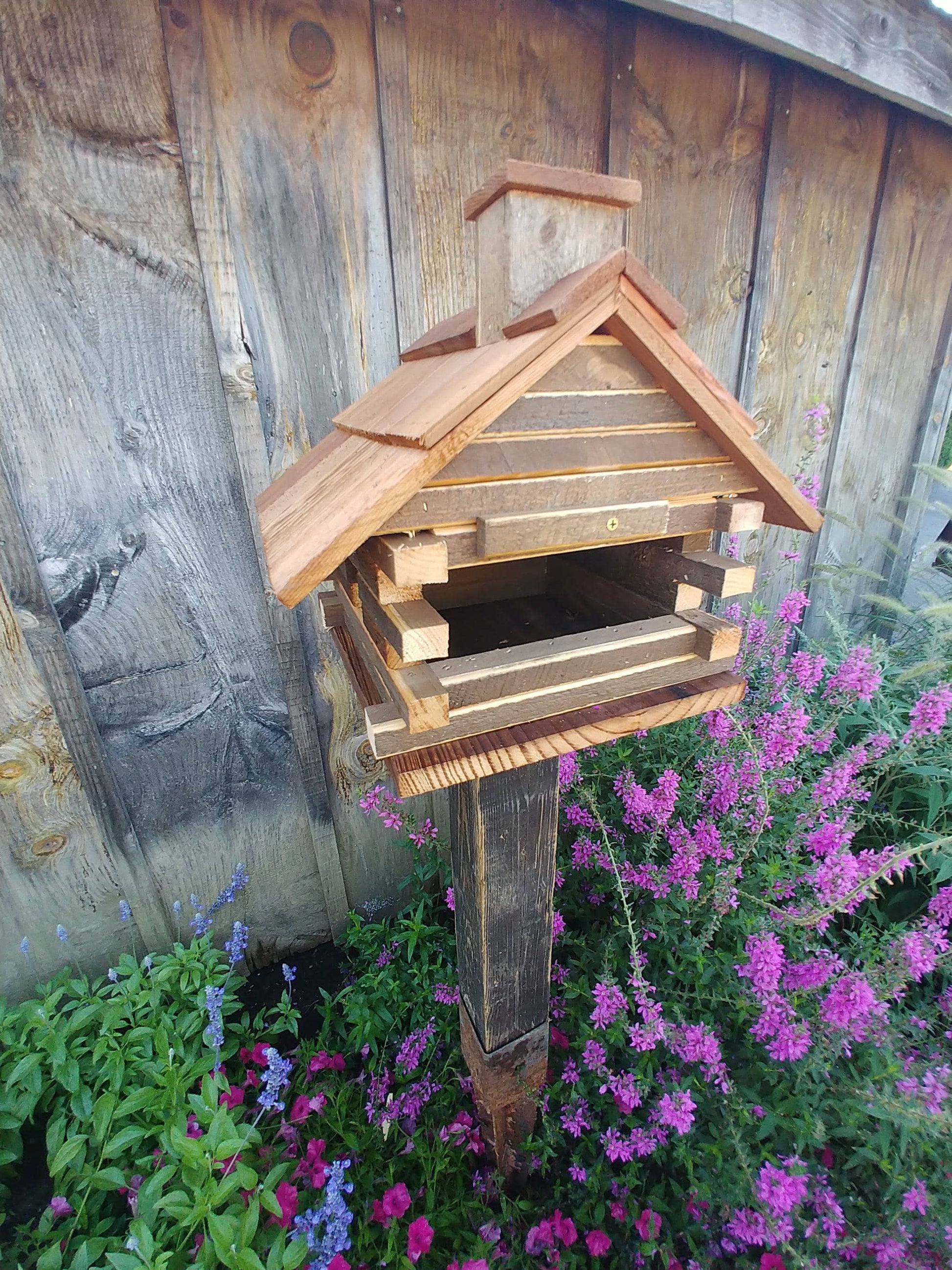 Happy Gardens - Rustic Log Cabin Bird House