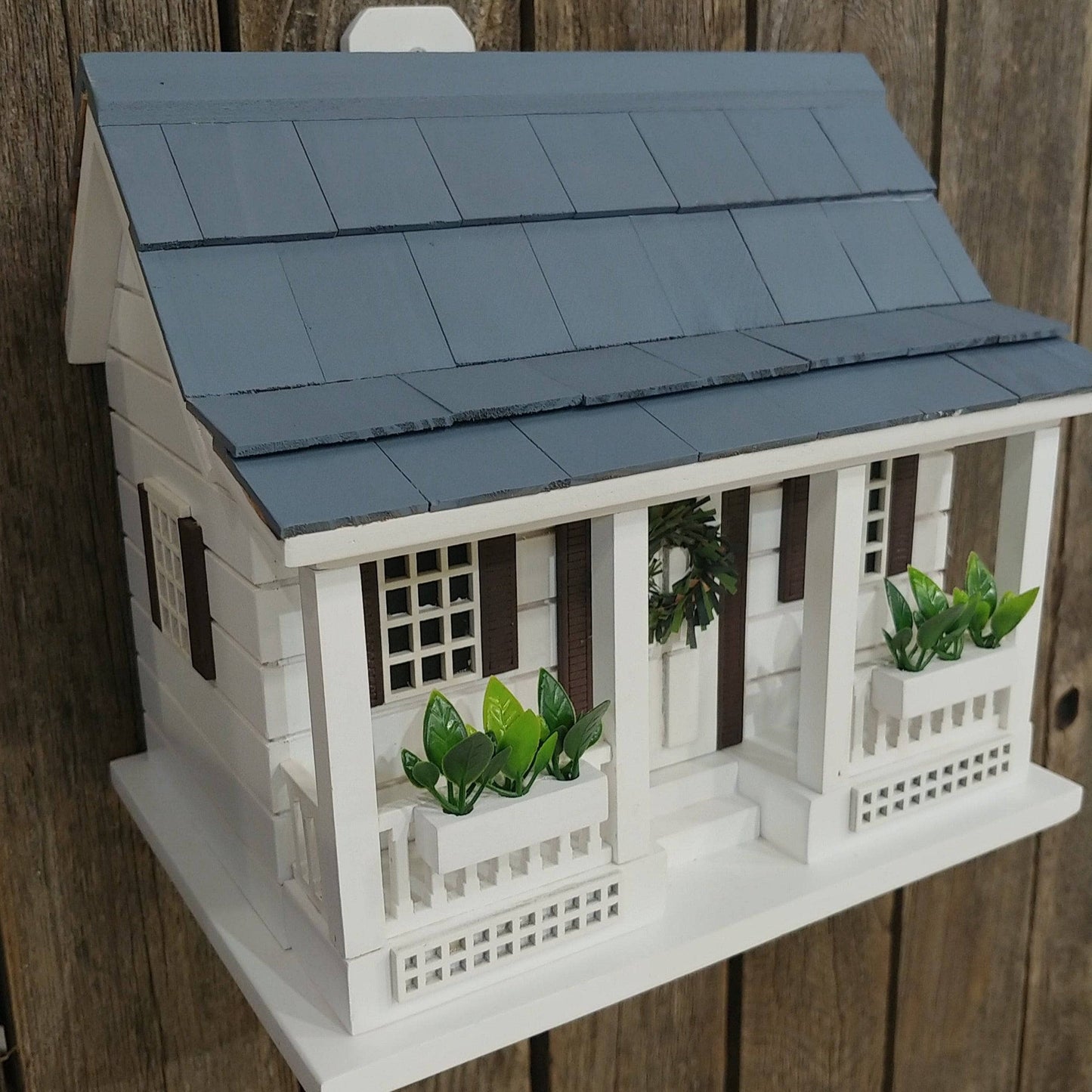 Lakeshore Birdhouse Cottage - Happy Gardens